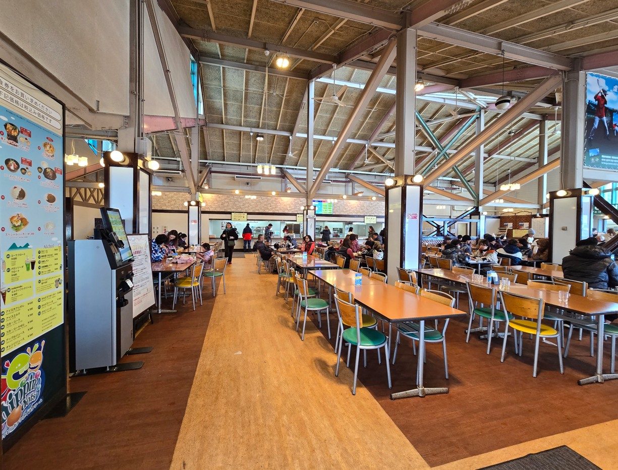 ▼ 雪場內餐廳 ▼ 雪場內餐廳