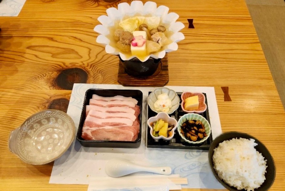 ▼午餐-豬肉涮涮鍋 ▼午餐-豬肉涮涮鍋
