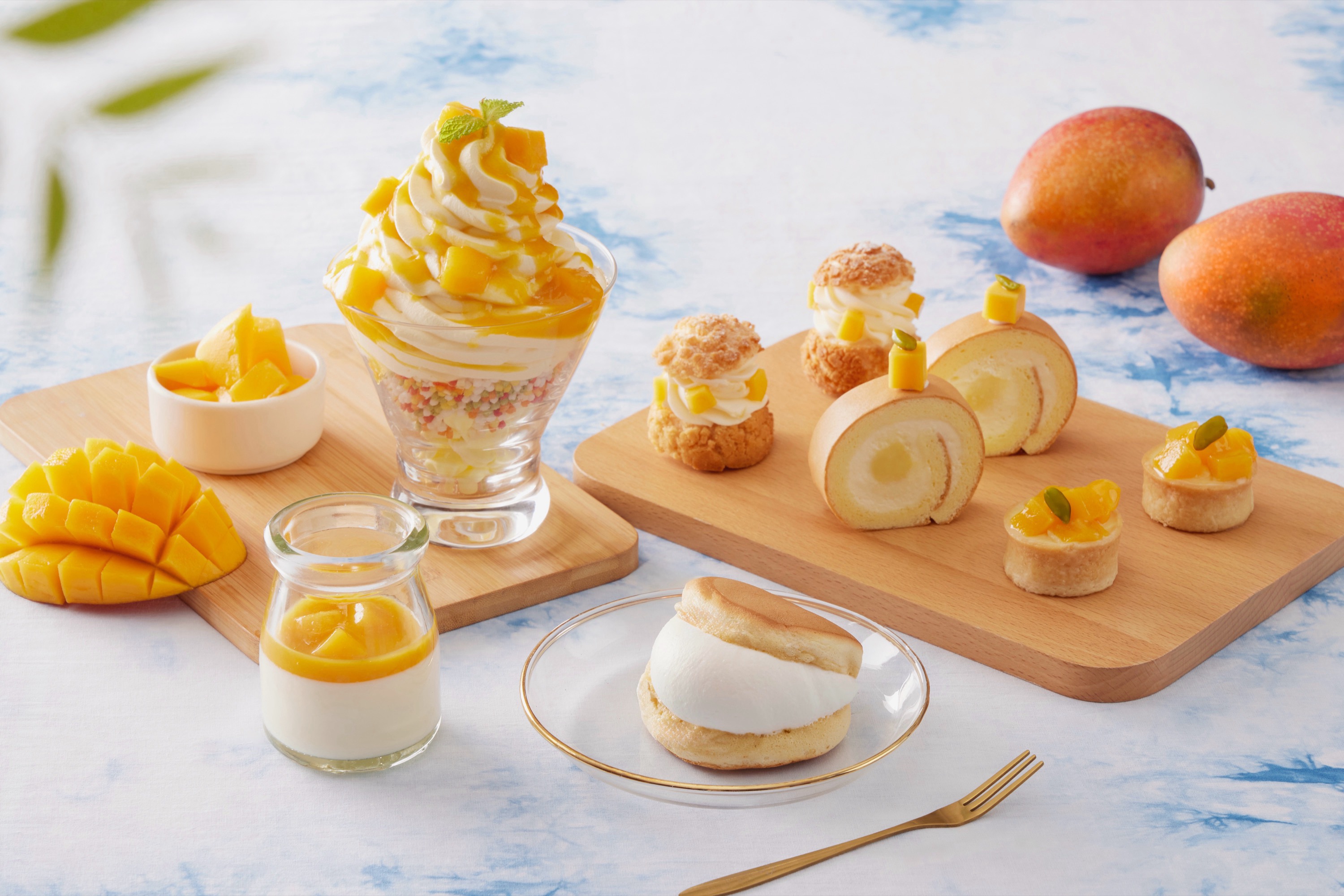 ▼多款季節限定的手工甜點,結合細膩口感與藝術般的外觀,讓味蕾與視覺同時感受幸福時光 ▼多款季節限定的手工甜點,結合細膩口感與藝術般的外觀,讓味蕾與視覺同時感受幸福時光