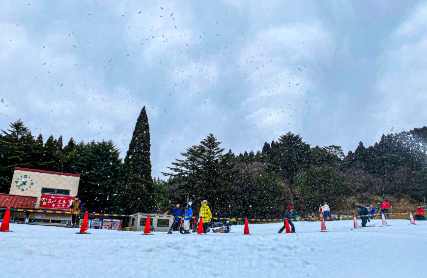 【大阪】六甲山滑雪/玩雪&有馬溫泉&Outlet一日遊｜大阪發